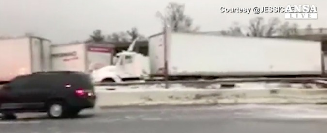 Copertina di 70 veicoli si tamponano a Baltimora: 2 morti e 15 feriti per colpa del ghiaccio