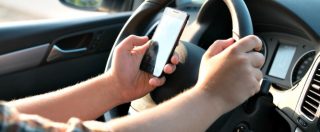 Copertina di Smartphone alla guida, nel Regno Unito si rischierà l’ergastolo