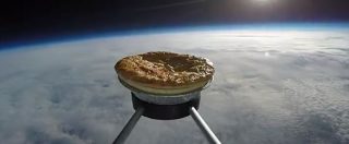 Copertina di Quando la torta è veramente “spaziale”: lanciata per esperimento a 30 mila metri di quota
