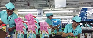 Copertina di Cina, report fabbriche di giocattoli: paghe da fame, sovrasfruttamento, punizioni e condizioni pericolose