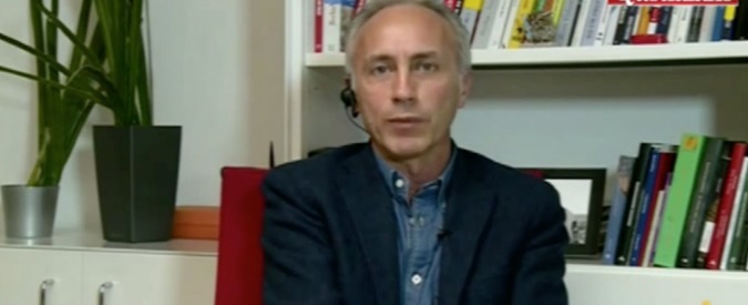 Copertina di Roma, Travaglio: “Il M5S incapace di governare? Lasciamo la città ai capaci che l’hanno resa così bella e superba”
