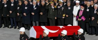 Copertina di Turchia, sale a 44 il bilancio delle vittime dell’attentato: “In manette 118 membri del partito filocurdo Hdp”
