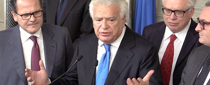 Copertina di Consultazioni, Verdini e i suoi attendono “proposte”: “Pronti a entrare in nuovo governo”. Meglio senza scadenze