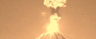 Copertina di Vulcani, il più attivo del Messico costringe all’evacuazione. Video: quattro spettacolari eruzioni in 24 ore