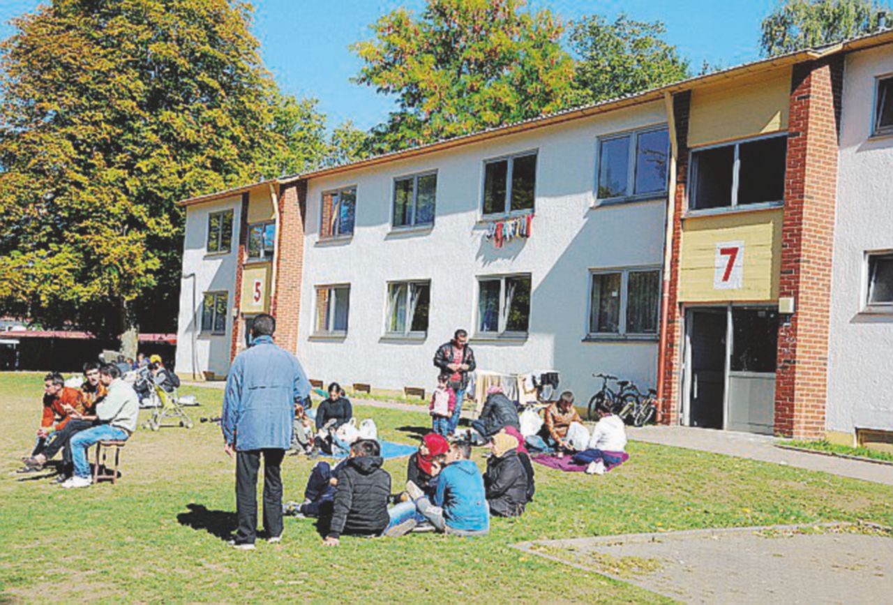 Un centro di accoglienza in Germania Natale con i profughi che sognano solo di poter tornare a casa
