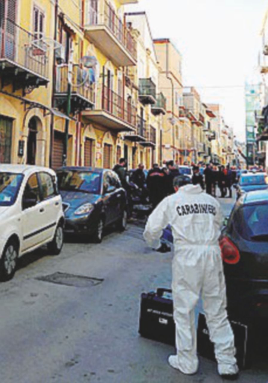 Insegnante avvelena le due figliolette e tenta di uccidersi Insegnante avvelena le due figliolette e tenta di uccidersi