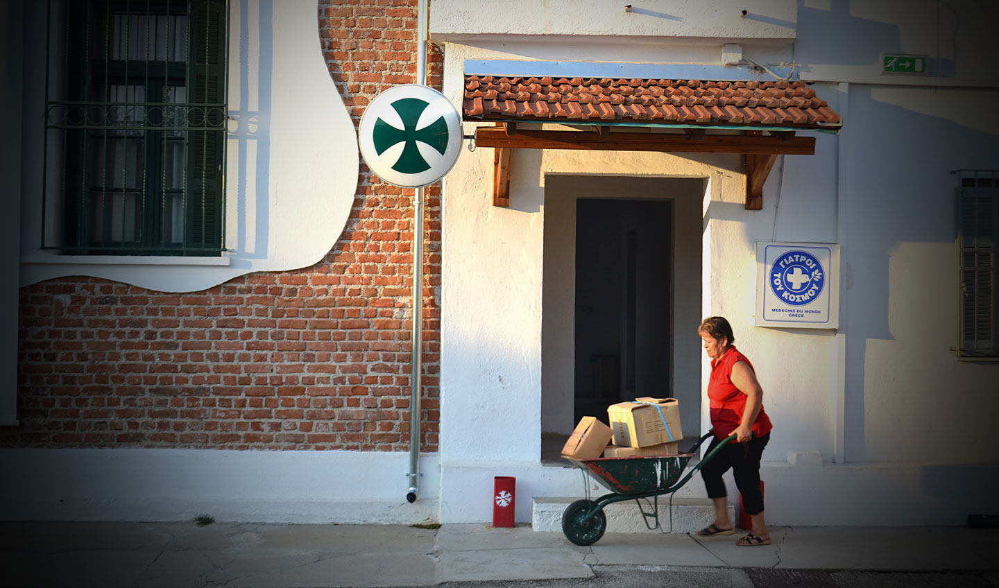 Kapnikos – La farmacia che dà medicine gratis. A tutti