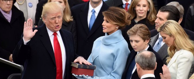 Copertina di Usa, Donald Trump giura da 45° presidente degli Usa: “Oggi restituiamo il potere al popolo” – ORA PER ORA