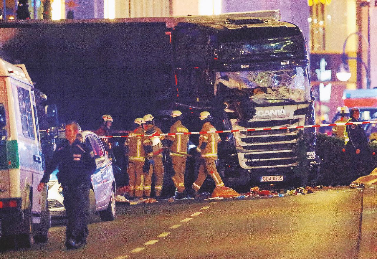 Copertina di La Berlino che resiste tra telecamere e paura