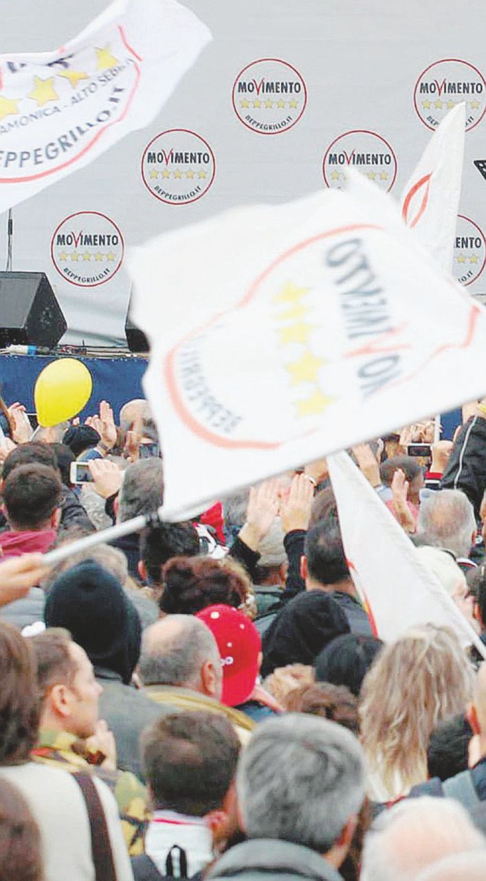 Copertina di Nuove regole per eletti M5S: via libera, ma votano in pochi