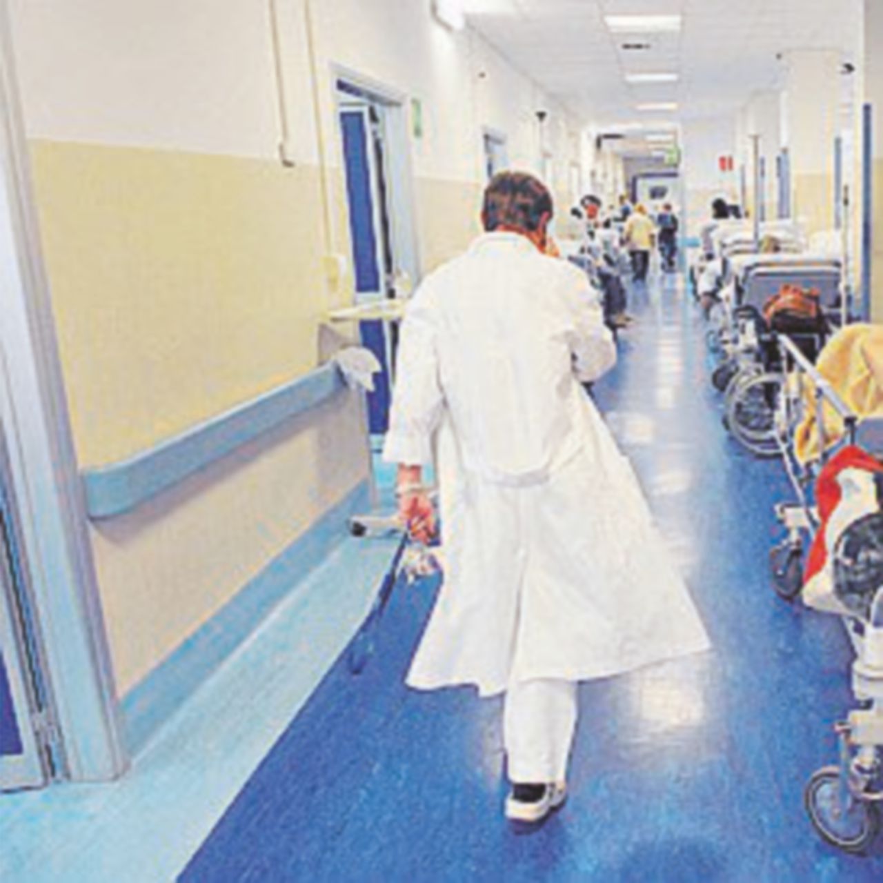 La dimettono, ma la bimba il giorno dopo muore