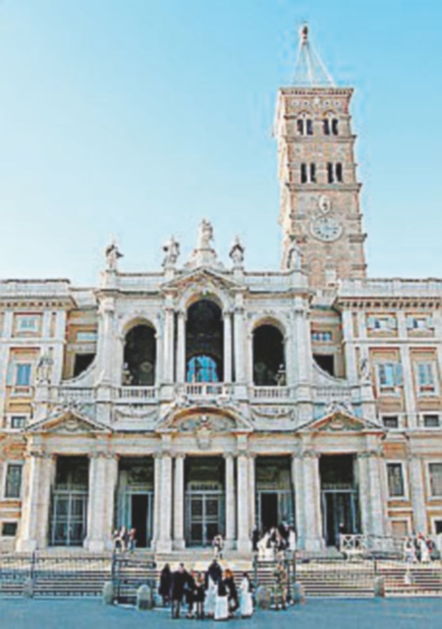 Roma, 41enne entra in basilica e sfregia al volto due sacerdoti