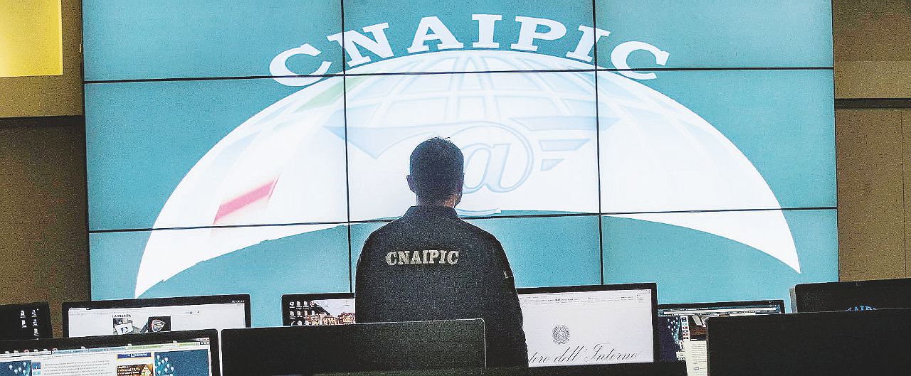 Copertina di Spionaggio, sos agli Usa. Via il capo della Postale