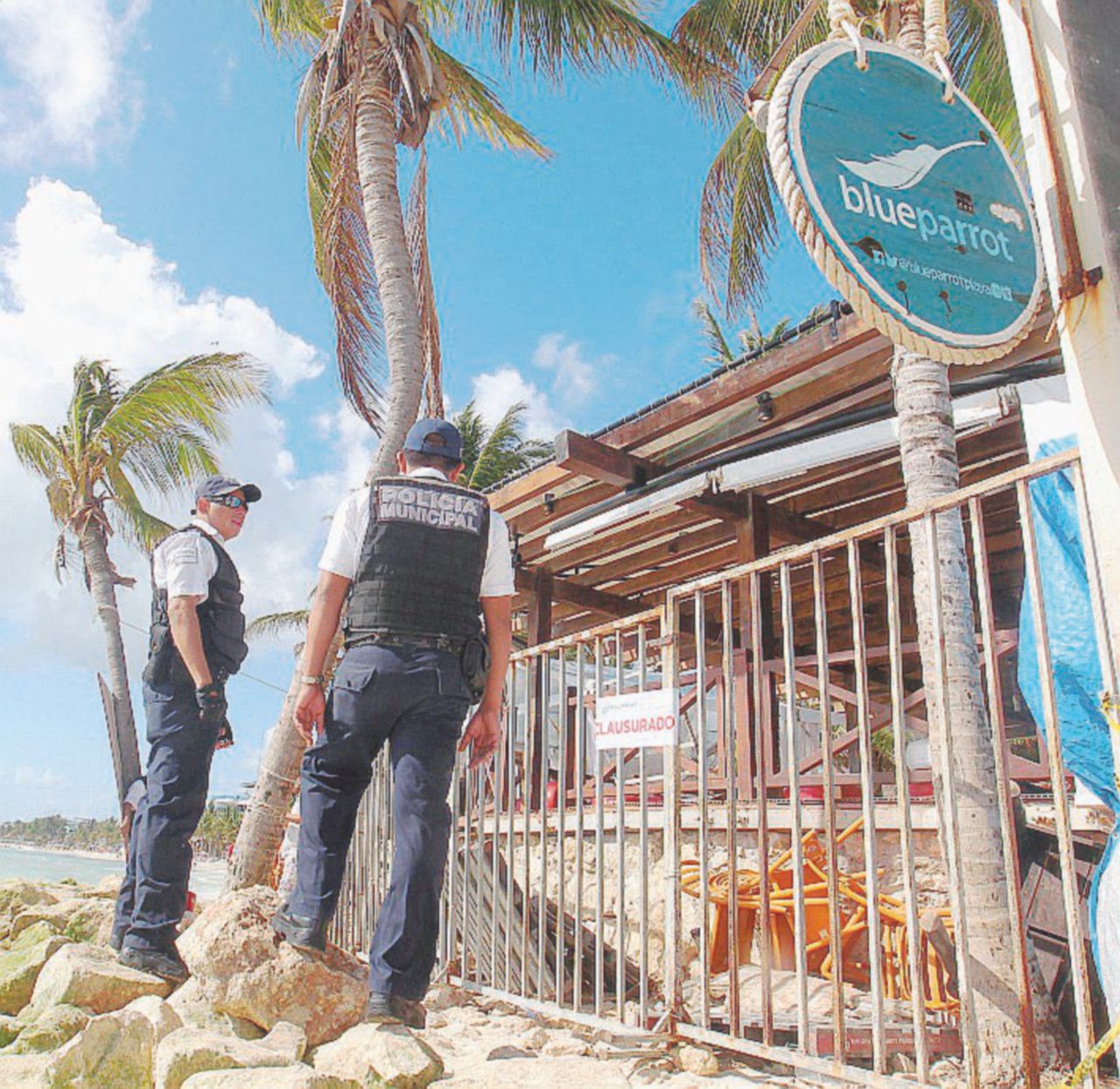 Copertina di Playa del Carmen, anche i narcos vanno in paradiso