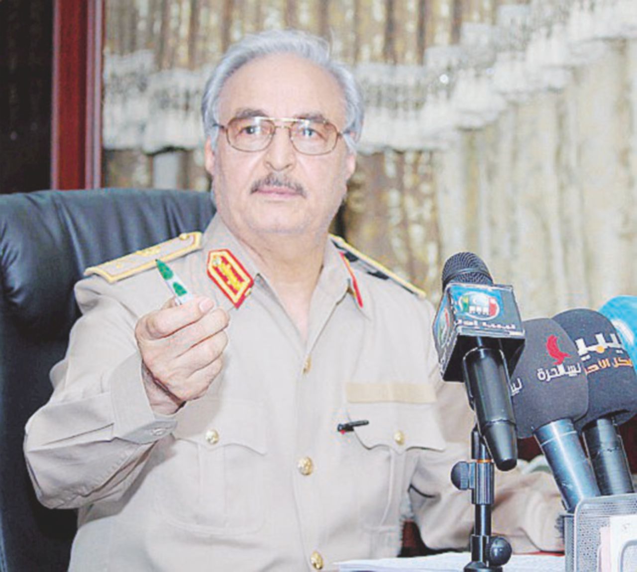 Haftar, meglio una love story con Mosca che gli aiuti di Roma