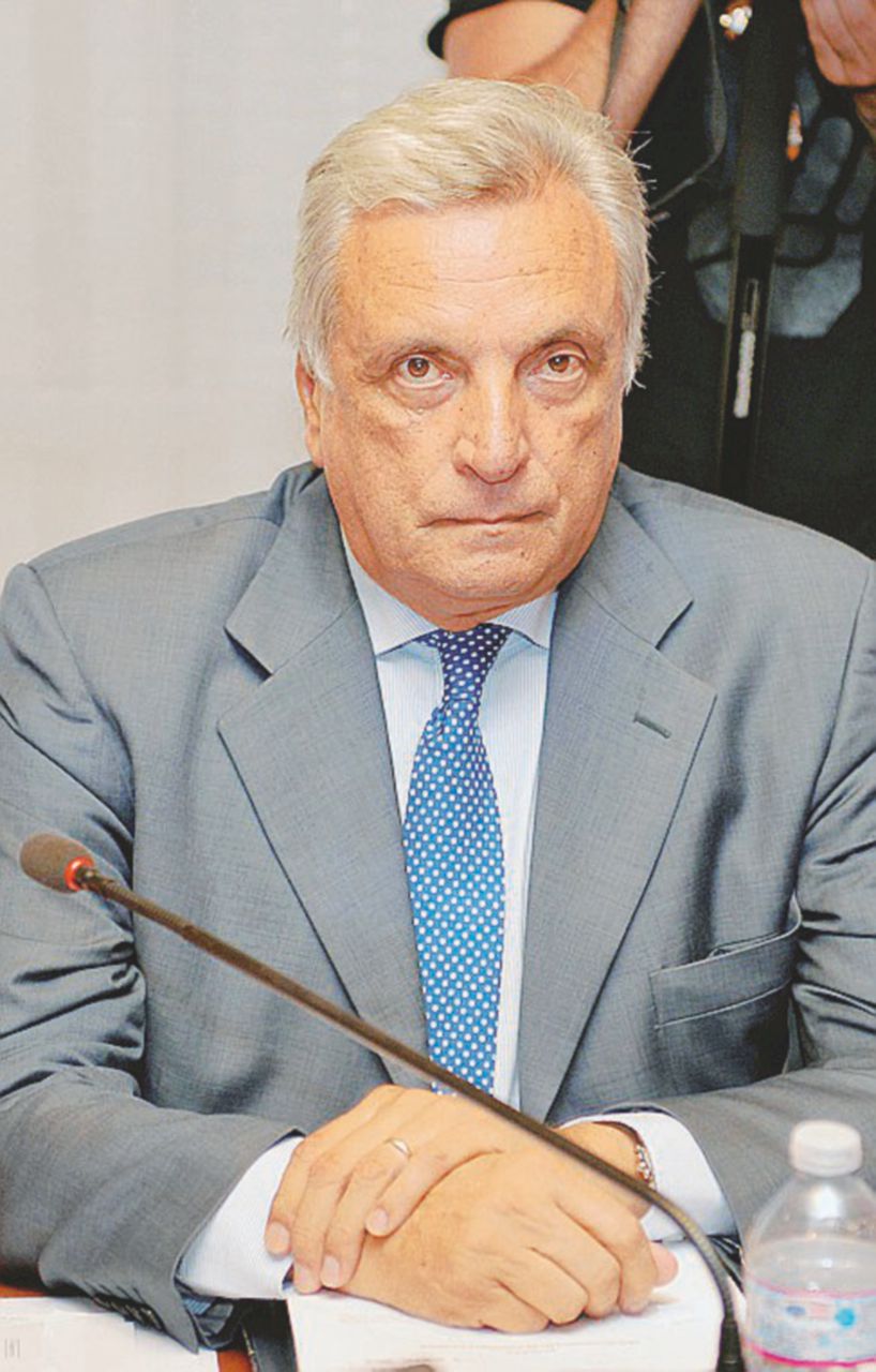 Monarchico, fascio-craxiano e berlusconiano. Quella foto da cronista con la dedica nazista