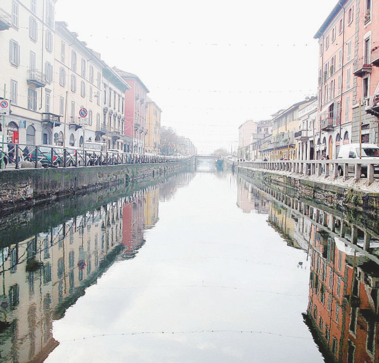 Copertina di La Milano di Carlo Monterossi in una pioggia di pietre gialle
