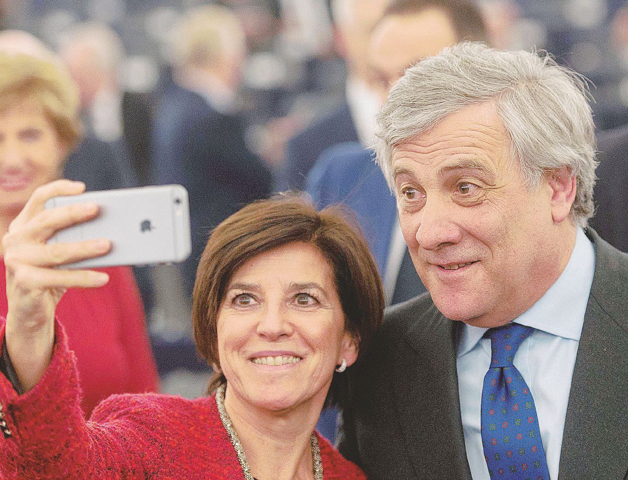 Copertina di Pizza, Incalza e gli altri indagati. Quelli che spingevano per Tajani