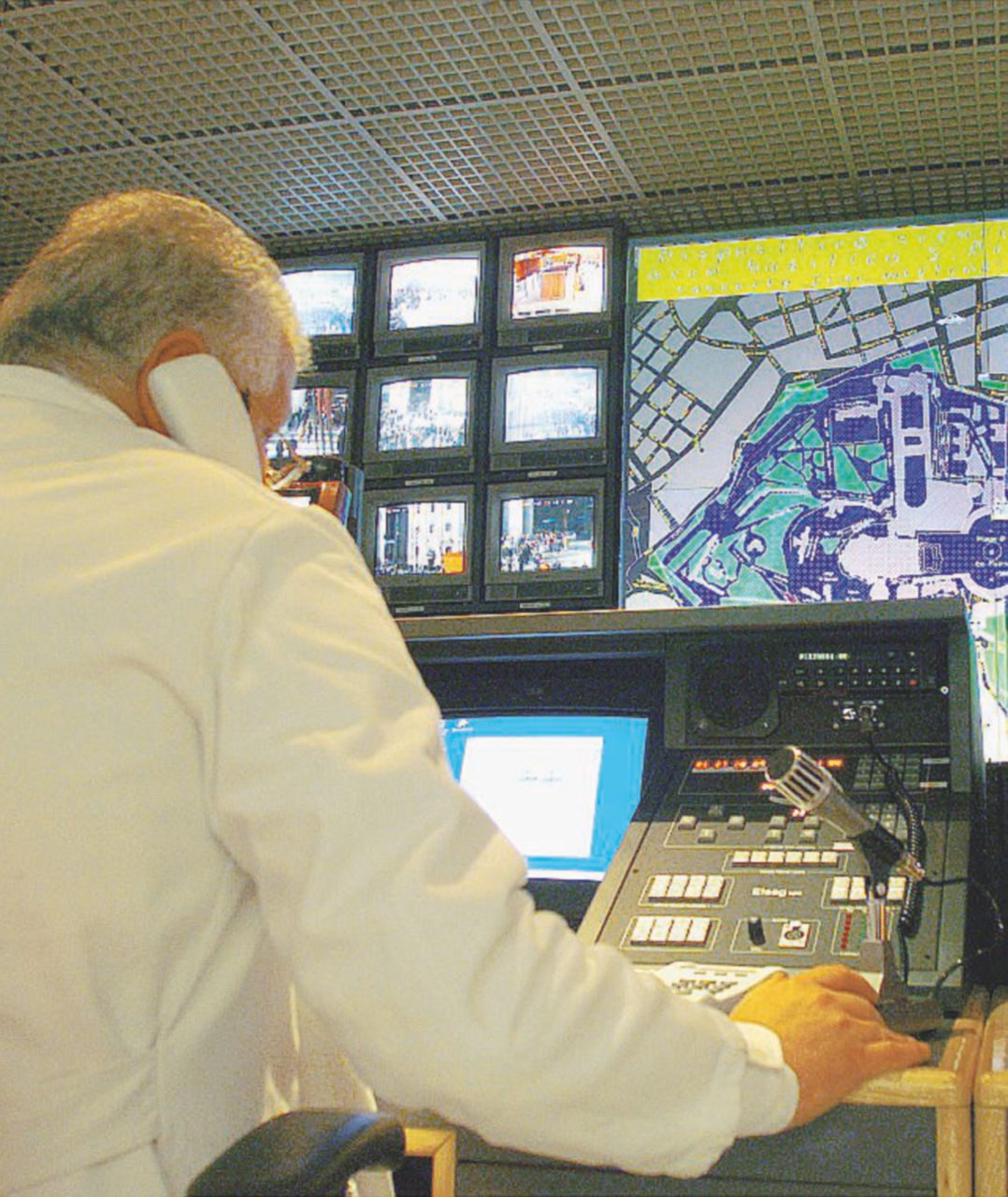 Copertina di “Sono ko”: quei 12 allarmi per le telecamere anti-Isis