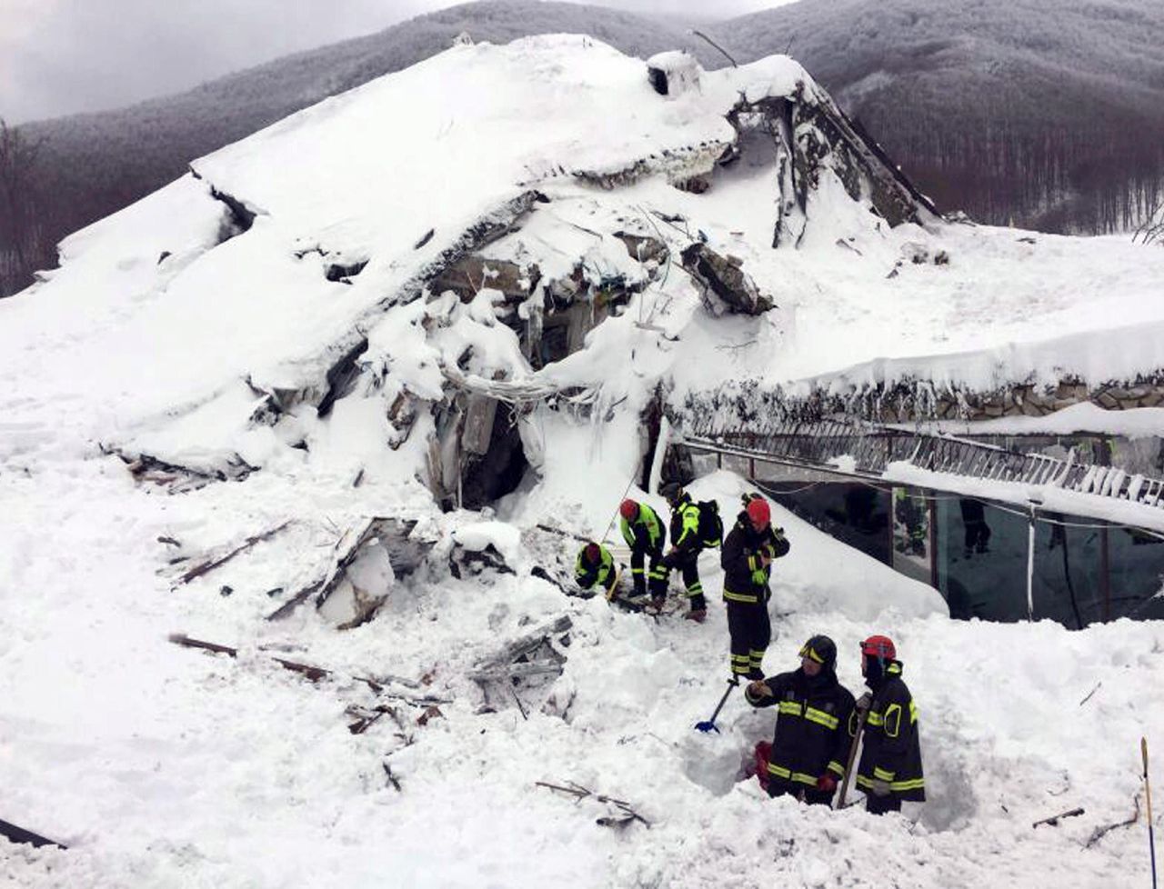 Copertina di Attendevano i soccorsi. È arrivata prima la morte