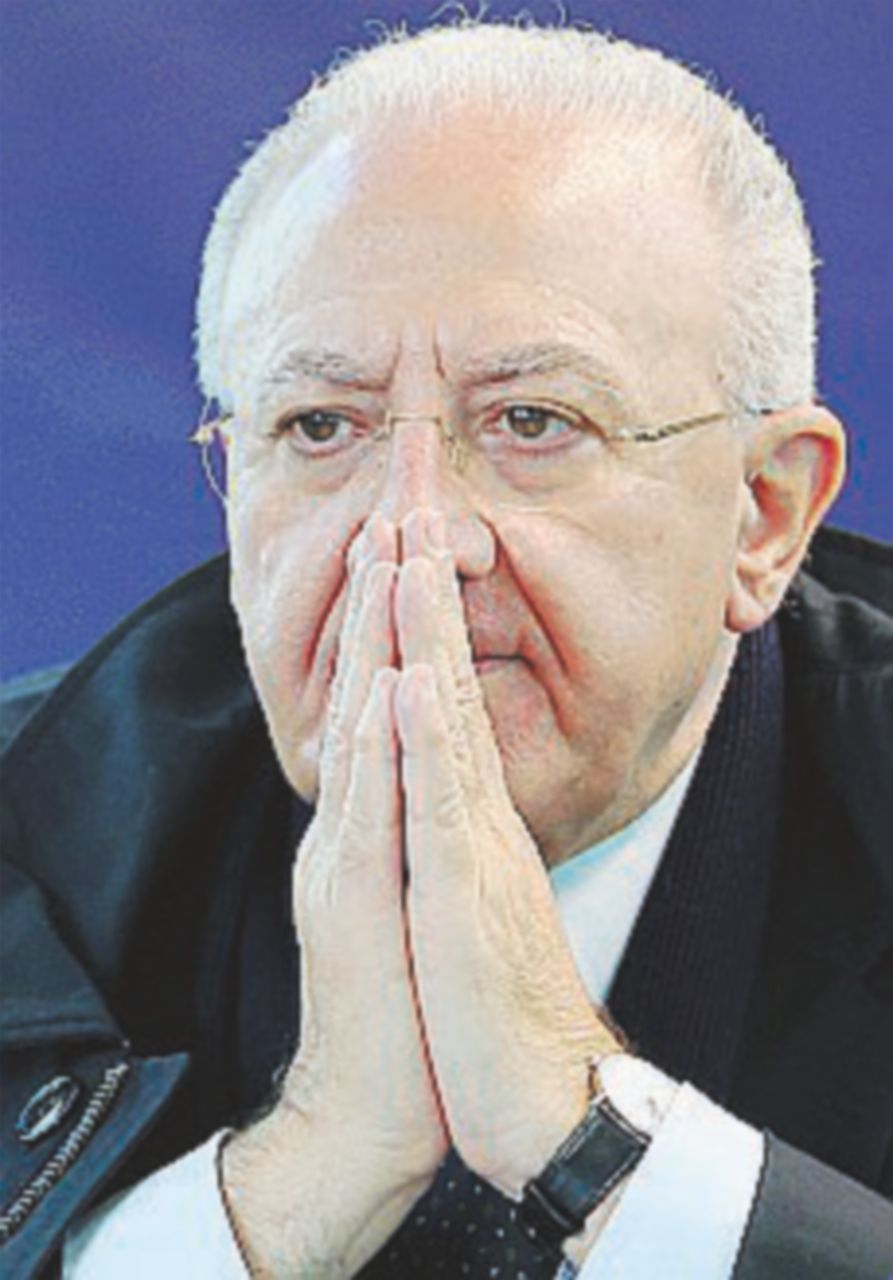 De Luca vuole fare il commissario e attacca la Lorenzin