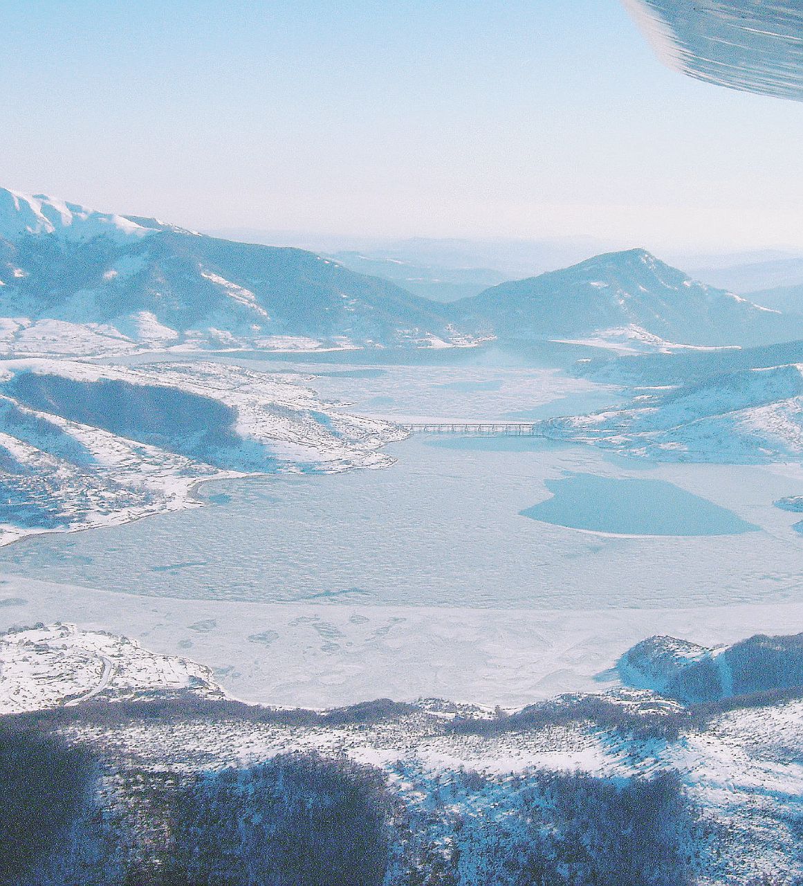 Nel paese che non c’è più sulla diga che mette paura