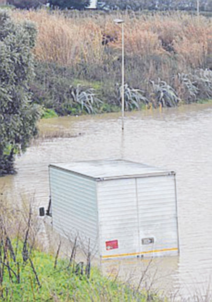 Piogge, allagamenti e frane in Calabria. Un morto in Sicilia