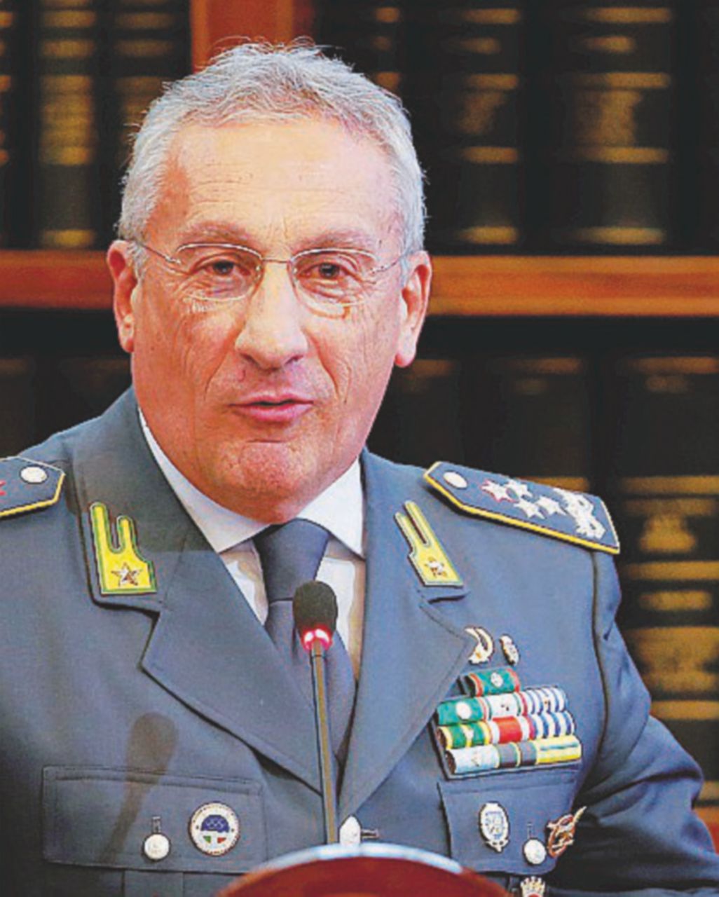 Copertina di Il rettore e il premio al capo di chi lo indaga