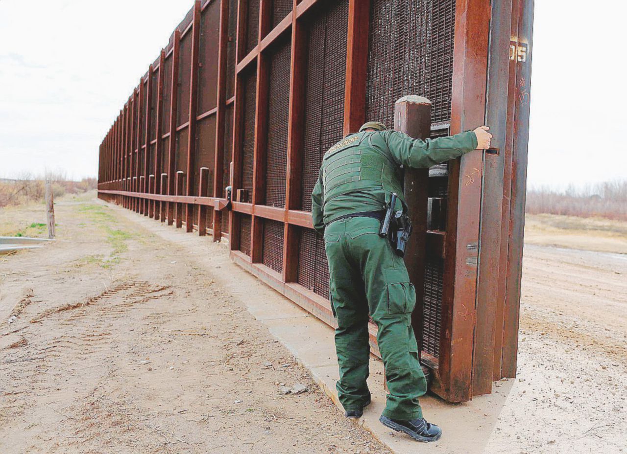 Messicani o siriani, basta tenerli lontani da Trump