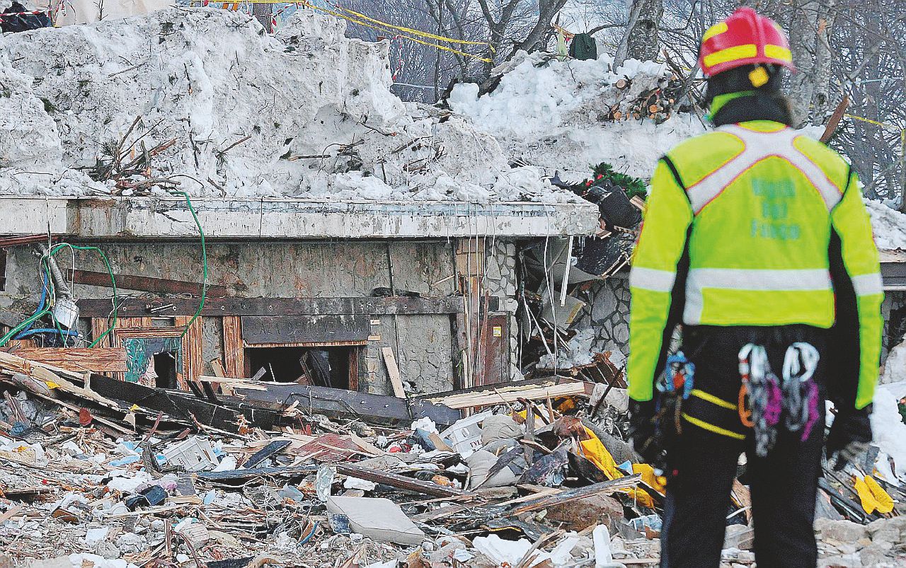 Copertina di “Posti di lavoro per un sì”. Così l’hotel si è allargato