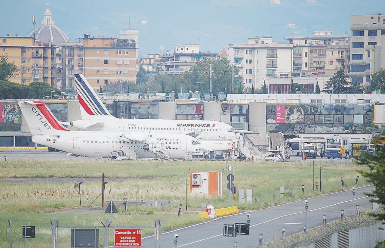 Firenze, l’aeroporto dell’amico di Renzi è il più finanziato