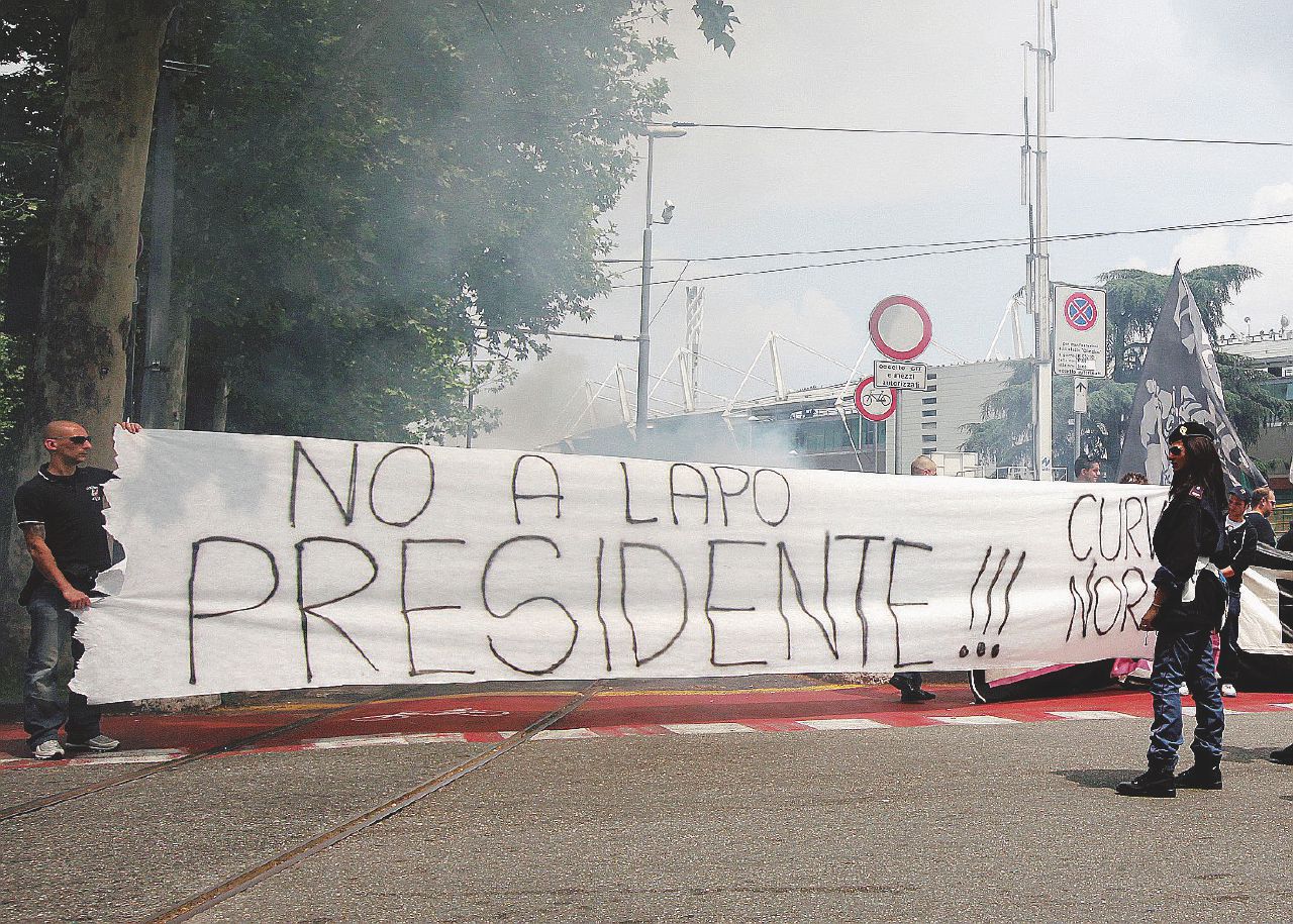 Copertina di Juve, la “scalata” di Lapo e gli ultrà vicini alle cosche