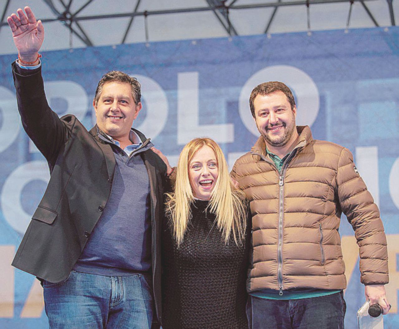 Cespugli e vecchi arnesi, tutti in fila alla corte di Meloni e Salvini: “E Silvio si convincerà”