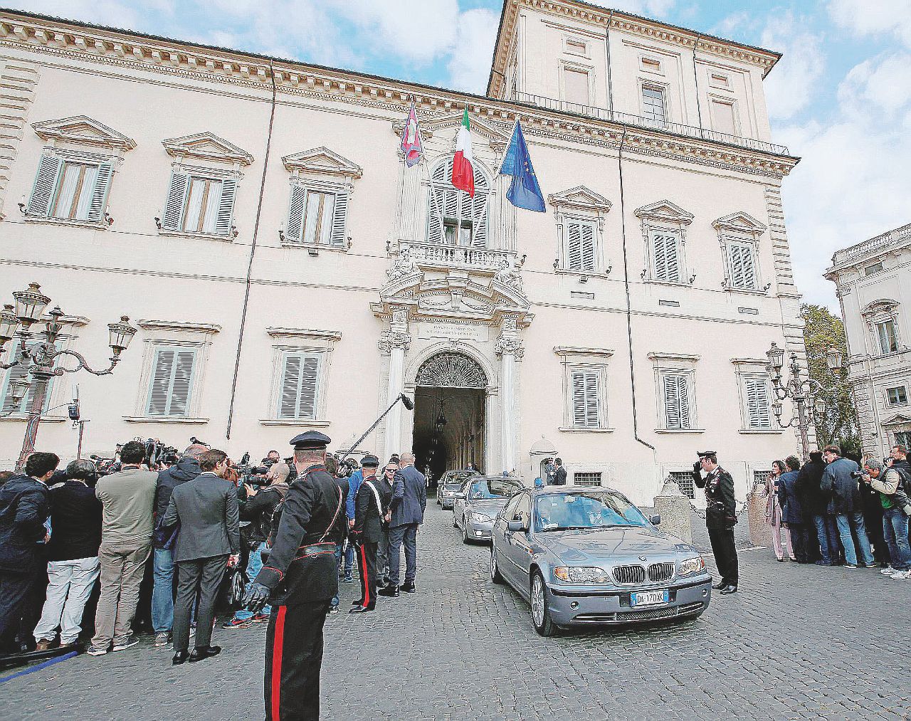 Pochi tagli: così il Quirinale costa ancora più del doppio della Regina
