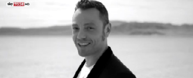 Copertina di Tiziano Ferro a SkyTg24: “Sposarmi? Spesso ci penso ora che si può”. Lo speciale il 6 gennaio