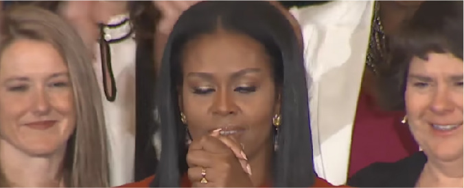 Copertina di Usa, Michelle Obama in lacrime per l’ultimo discorso agli studenti: “Sarò sempre con voi”