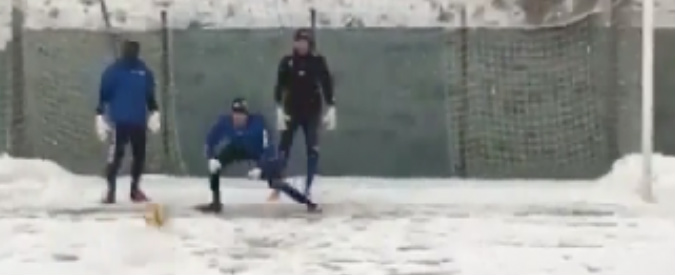 Copertina di Calcio, il Pescara si allena sotto la neve. Ma la partita con la Fiorentina è rinviata