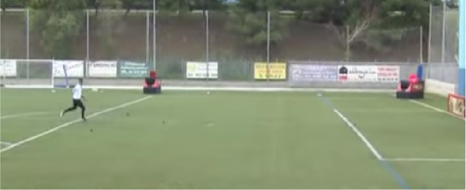 Copertina di Calcio, Neymar vince la sfida su Okazaki nel tiro al bersaglio col pallone