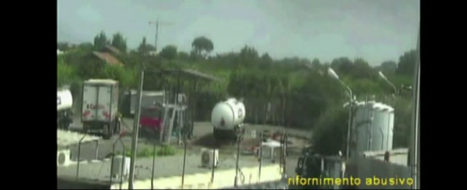 Copertina di Catania, contrabbando di 1,2 milioni di litri di carburante: 100 indagati e 14 arresti