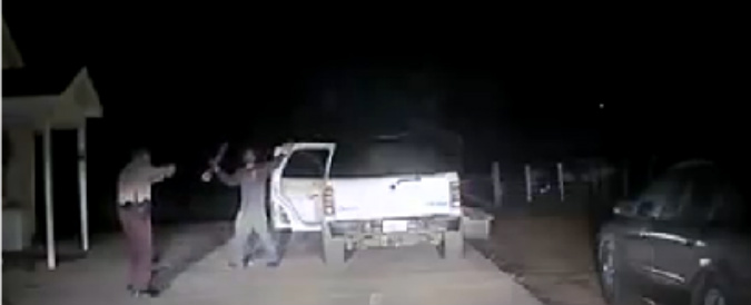 Copertina di Usa, giovane armato di fucile tenta il suicidio: l’eroico atto dello sceriffo