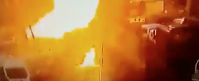Copertina di Turchia, autobomba a Smirne: il momento dell’esplosione