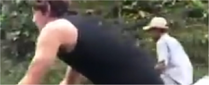 Copertina di Colombia, contadino in bici sfida i campioni di triathlon e li sorpassa in salita