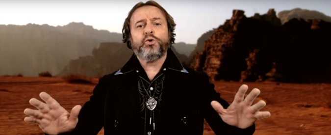 Copertina di Capodanno, il discorso di Natalino Balasso è un’invettiva tutta da ridere