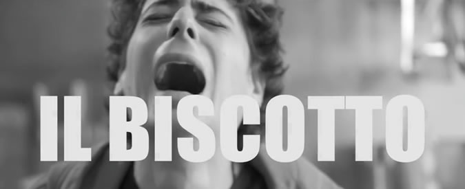 Copertina di Casa Surace e le piccole “sfighe quotidiane”. Il nuovo video: brevi storie tristi in cucina