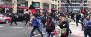 Copertina di Trump, scontri tra black block e polizia a Washington per l’Inauguration Day del presidente