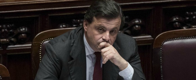 Alitalia, Calenda si accorge della crisi: “Azienda gestita male. Inaccettabile che questa situazione ricada sui lavoratori”