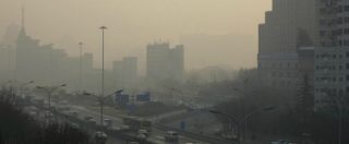 Copertina di Cina, agenti anti-smog a Pechino: nel mirino anche i barbecue