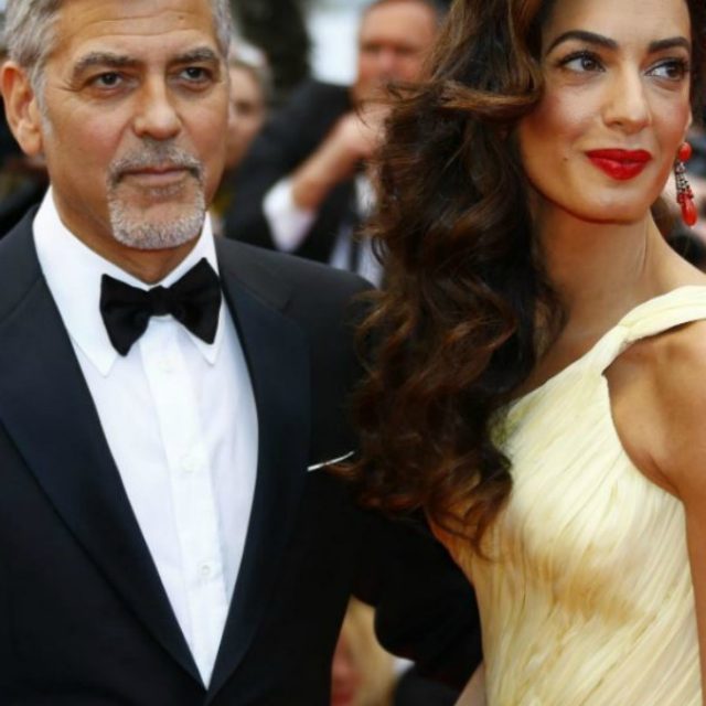 George Clooney, i suoi gemellini piangono in aereo: lui e Amal fanno un regalo a tutti i paseggeri