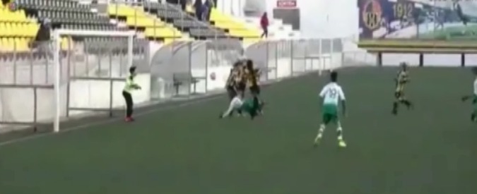 Copertina di Calcio, lo spettacolare colpo dello scorpione realizzato da un bimbo di 8 anni