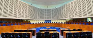 Copertina di Svizzera, sentenza Corte di Strasburgo: le ragazze musulmane dovranno frequentare lezioni di nuoto miste